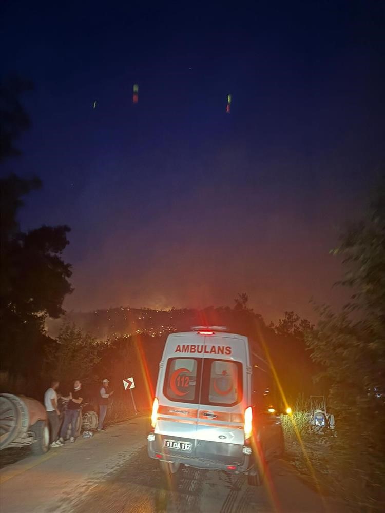 Eskişehir’den 2 UMKE aracı ve 10 personel Bilecik yangınına desteğe gitti