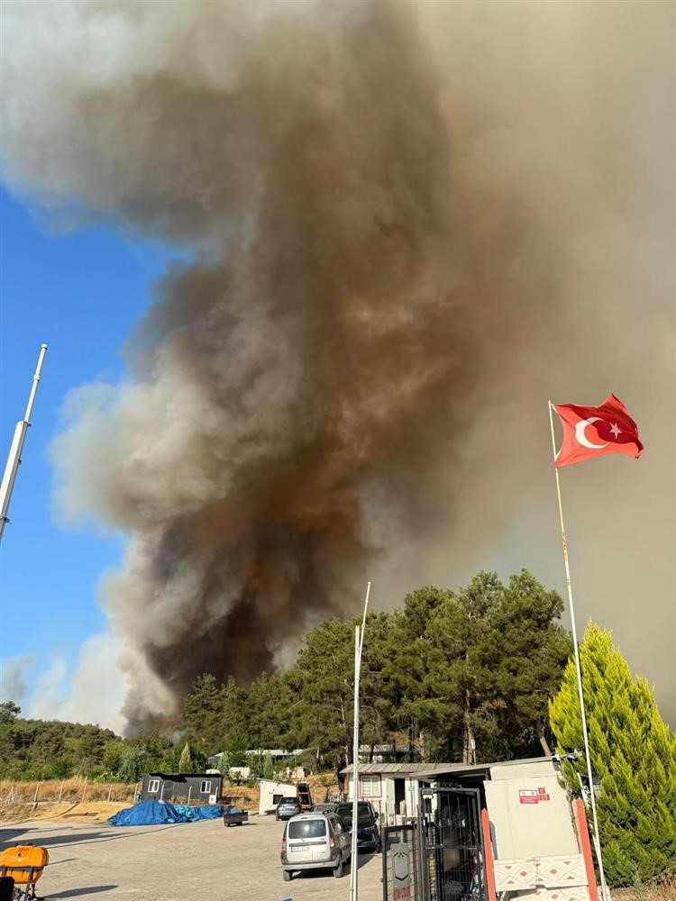 Eskişehir’den 2 UMKE aracı ve 10 personel Bilecik yangınına desteğe gitti