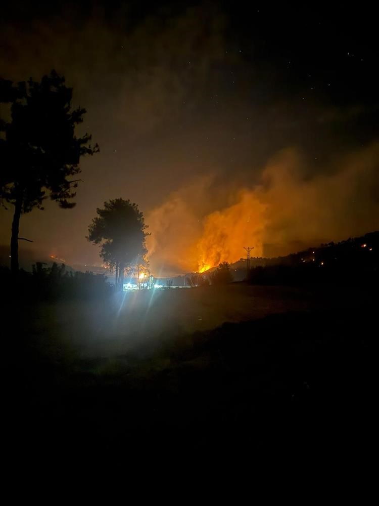 Eskişehir’den 2 UMKE aracı ve 10 personel Bilecik yangınına desteğe gitti