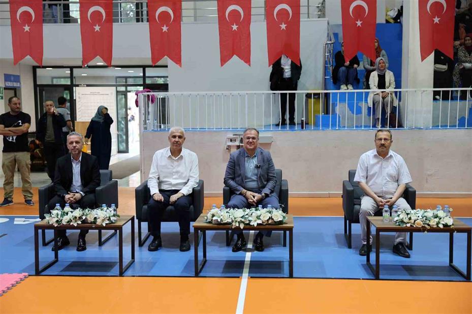 Başkan Özdoğan: "Gençlerimizin gelişmesi için tüm imkânlarımızı seferber ettik"