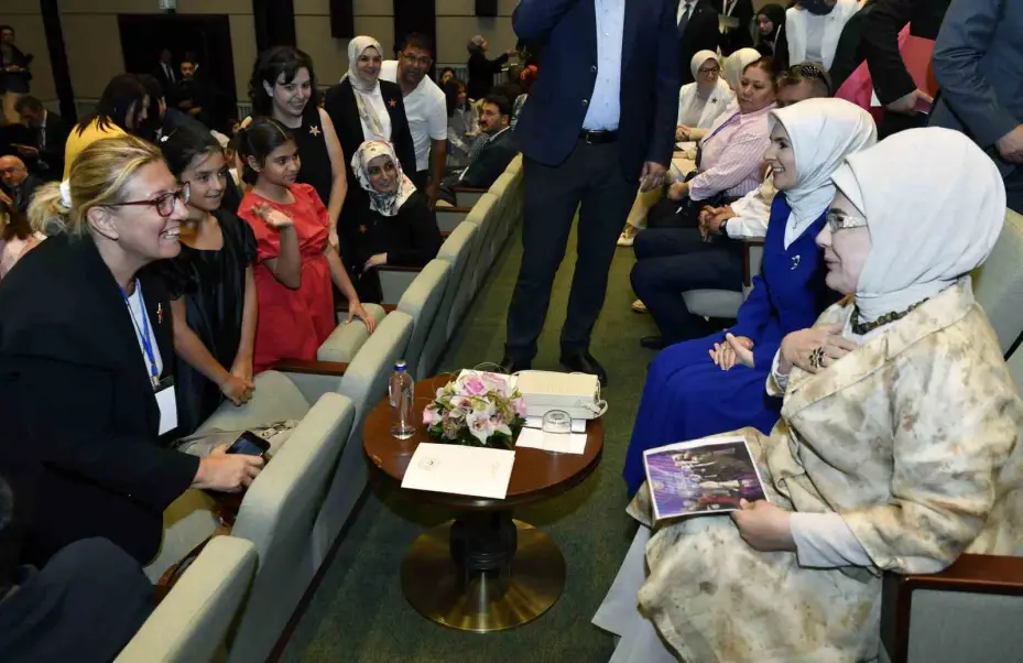Emine Erdoğan: "Koruyucu aile sisteminin tüm dünyada yaygınlaşması elzemdir"