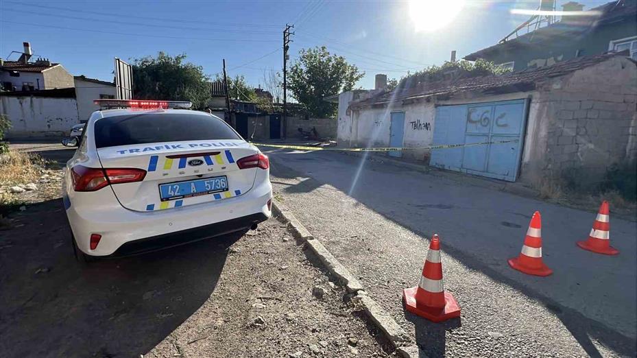 Motosikletiyle kaldırımdaki ahşap plakaya çarpan sürücü kurtarılamadı