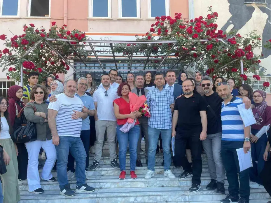 Pembe öğretmen o duygusal anları paylaştı: "Çok gururlandım"