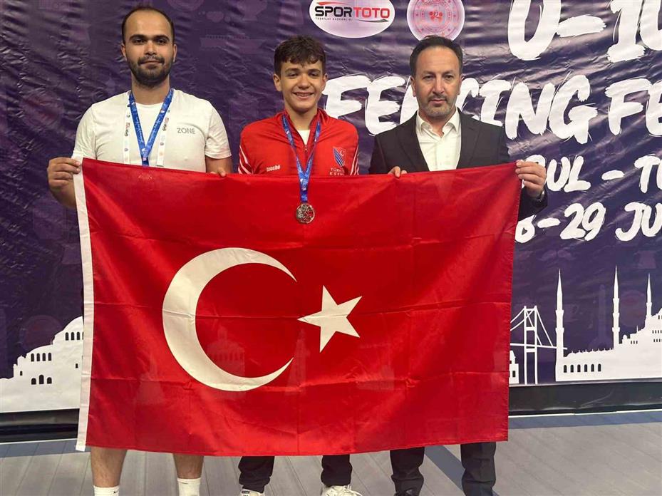 Eskrimde uluslararası başarı: Semi Mermutoğlu’ndan gümüş madalya