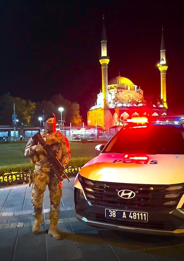 Aranan 16 kişi yakalandı
