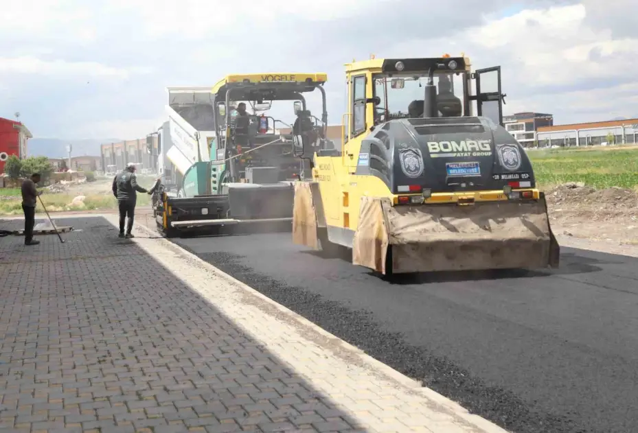 Melikgazi’de asfalt çalışmaları hızla devam ediyor