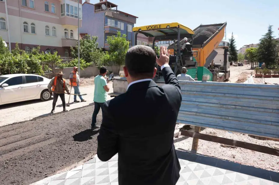 Başkan Arı, alt yapı çalışmalarını yerinde inceledi