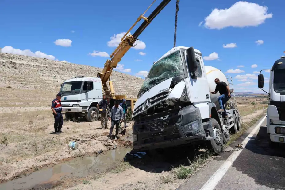 Nevşehir’de beton mikseri devrildi: 1 yaralı