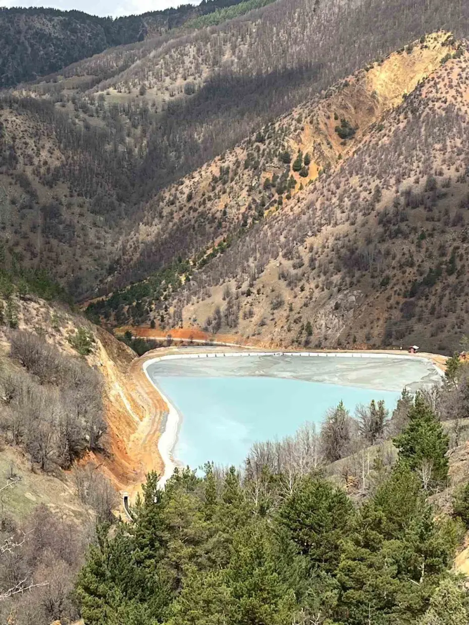 Siyanür depolama havuzu yapımına çevre sakinleri engel oldu
