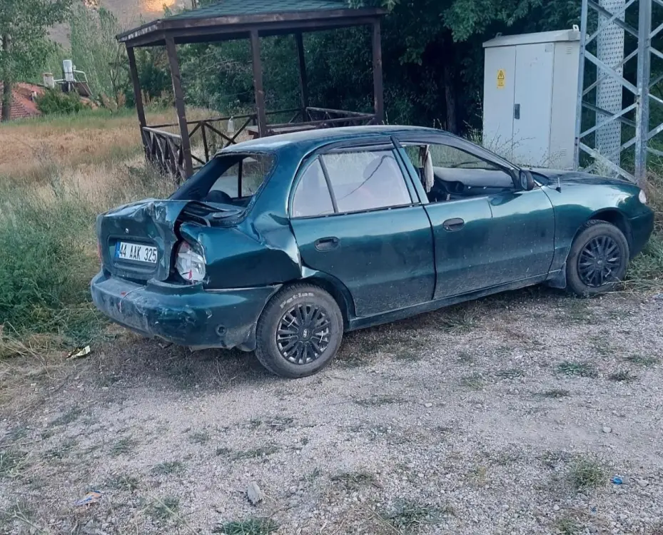 Sivas’ta tır ile otomobil çarpıştı: 2 yaralı