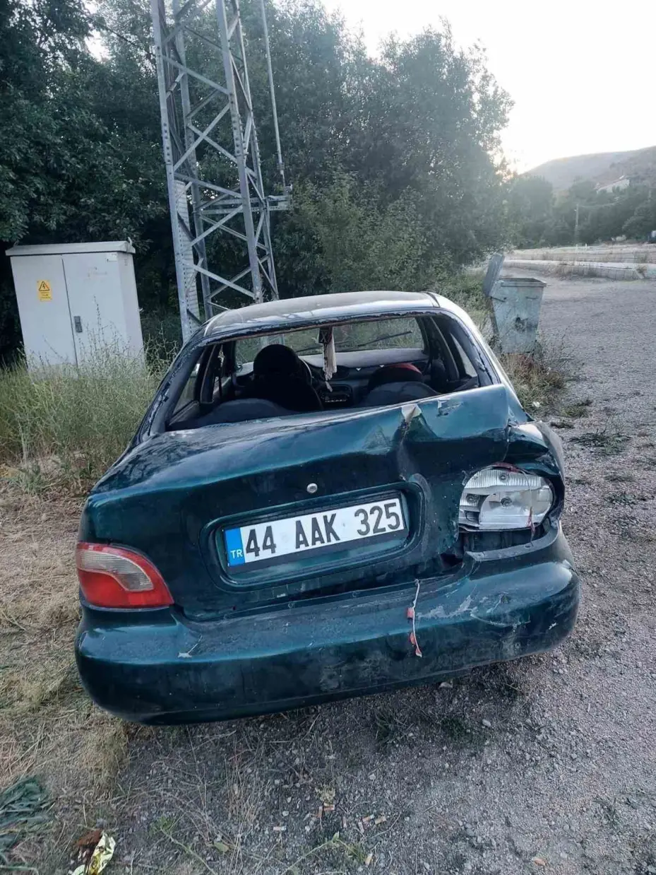 Sivas’ta tır ile otomobil çarpıştı: 2 yaralı