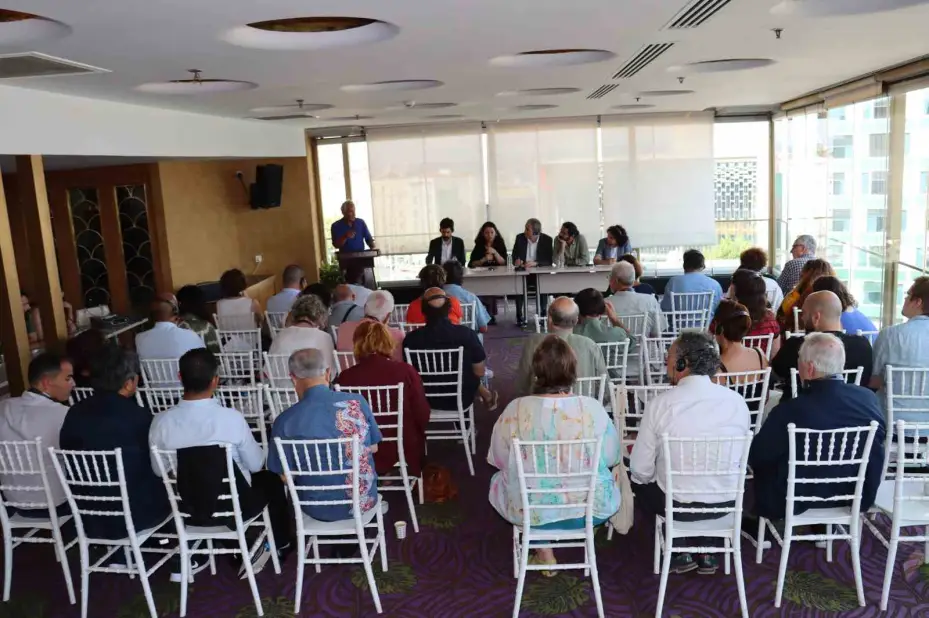 DEM Parti: "Öcalan ile görüşmek için Türkiye’ye gelen 39 kişilik yabancı heyet İstanbul’daki temaslarına başladı"