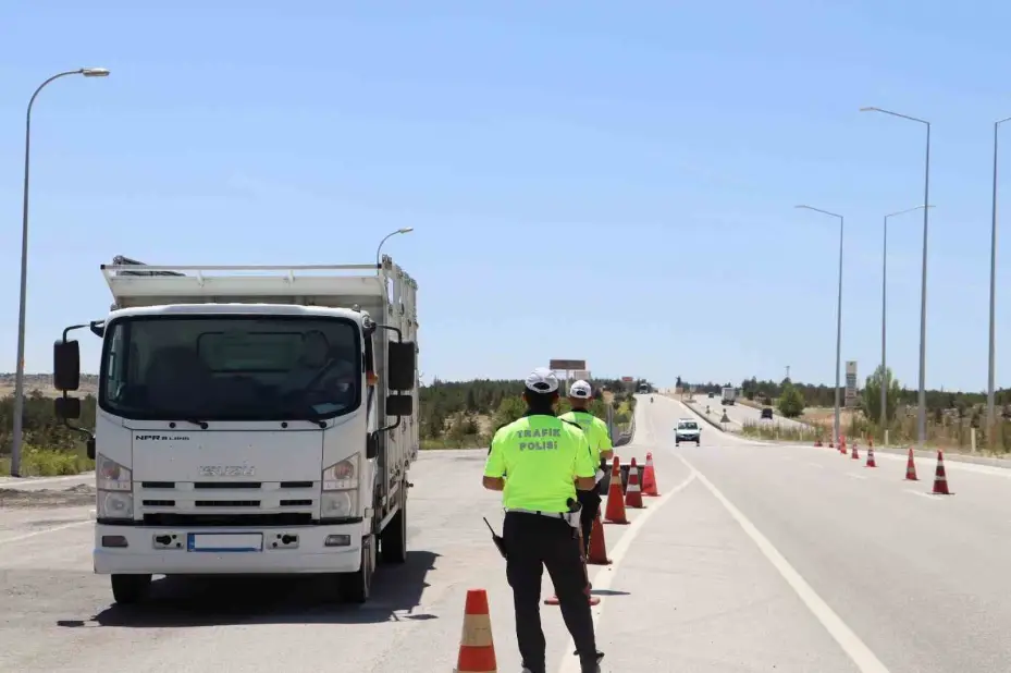 Karaman’da 9 ruhsatsız silah ele geçirilirken, 10 kişi tutuklandı