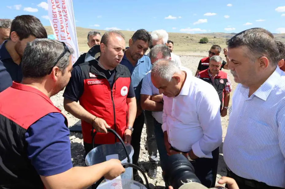 Kayseri’de baraj gölüne 600 bin yavru sazan bırakıldı
