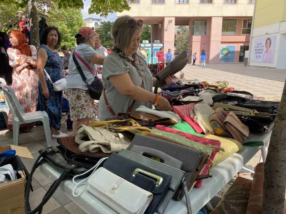 Sokak hayvanlarına bakım evi yapılması için panayır kuruldu