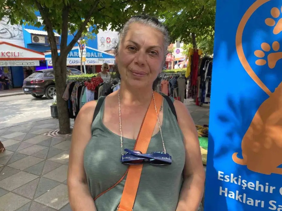Sokak hayvanlarına bakım evi yapılması için panayır kuruldu