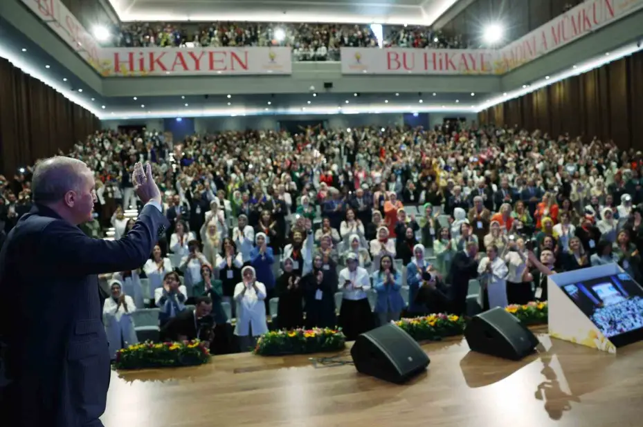 Cumhurbaşkanı Erdoğan: "CHP sadece belediye soyguncularının değil daha vahimi milletten kopuk marjinallerin, yüzü maskeli provokatörlerin, ağzı bozuk sokak eşkıyalarının da oyuncağı haline gelmiştir"