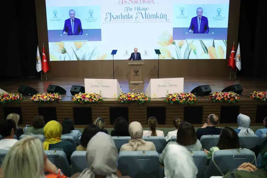 Cumhurbaşkanı Erdoğan: "CHP sadece belediye soyguncularının değil daha vahimi milletten kopuk marjinallerin, yüzü maskeli provokatörlerin, ağzı bozuk sokak eşkıyalarının da oyuncağı haline gelmiştir"