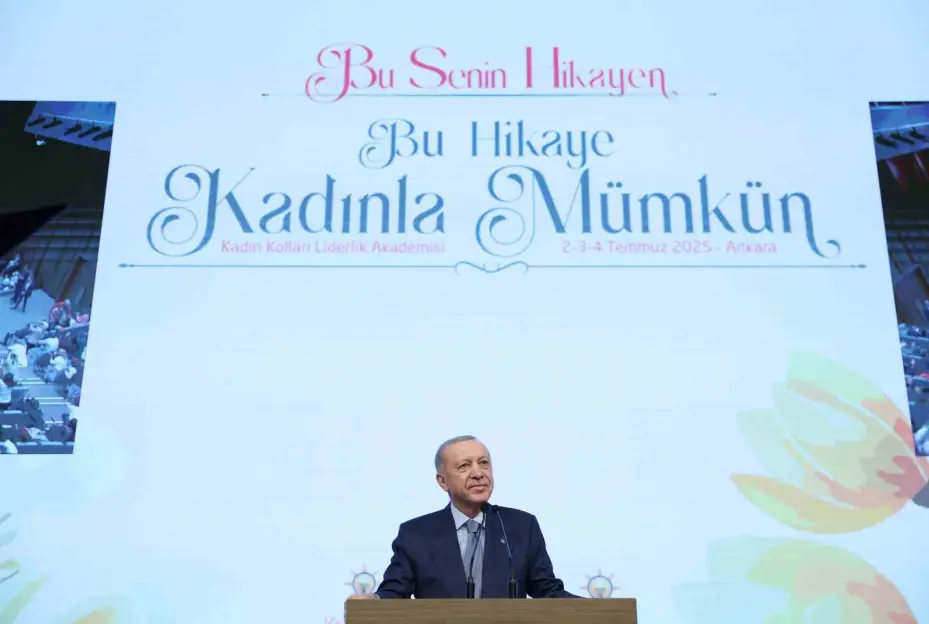 Cumhurbaşkanı Erdoğan: "CHP sadece belediye soyguncularının değil daha vahimi milletten kopuk marjinallerin, yüzü maskeli provokatörlerin, ağzı bozuk sokak eşkıyalarının da oyuncağı haline gelmiştir"