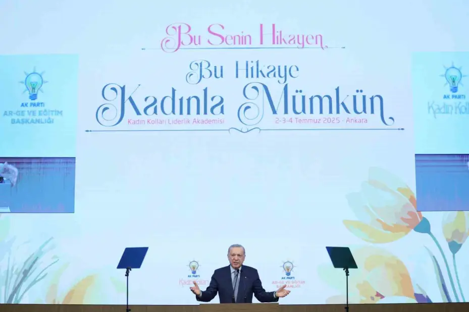 Cumhurbaşkanı Erdoğan: "CHP sadece belediye soyguncularının değil daha vahimi milletten kopuk marjinallerin, yüzü maskeli provokatörlerin, ağzı bozuk sokak eşkıyalarının da oyuncağı haline gelmiştir"