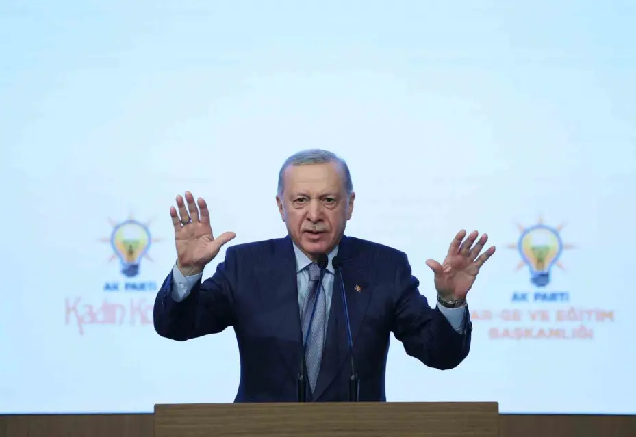 Cumhurbaşkanı Erdoğan: "CHP sadece belediye soyguncularının değil daha vahimi milletten kopuk marjinallerin, yüzü maskeli provokatörlerin, ağzı bozuk sokak eşkıyalarının da oyuncağı haline gelmiştir"