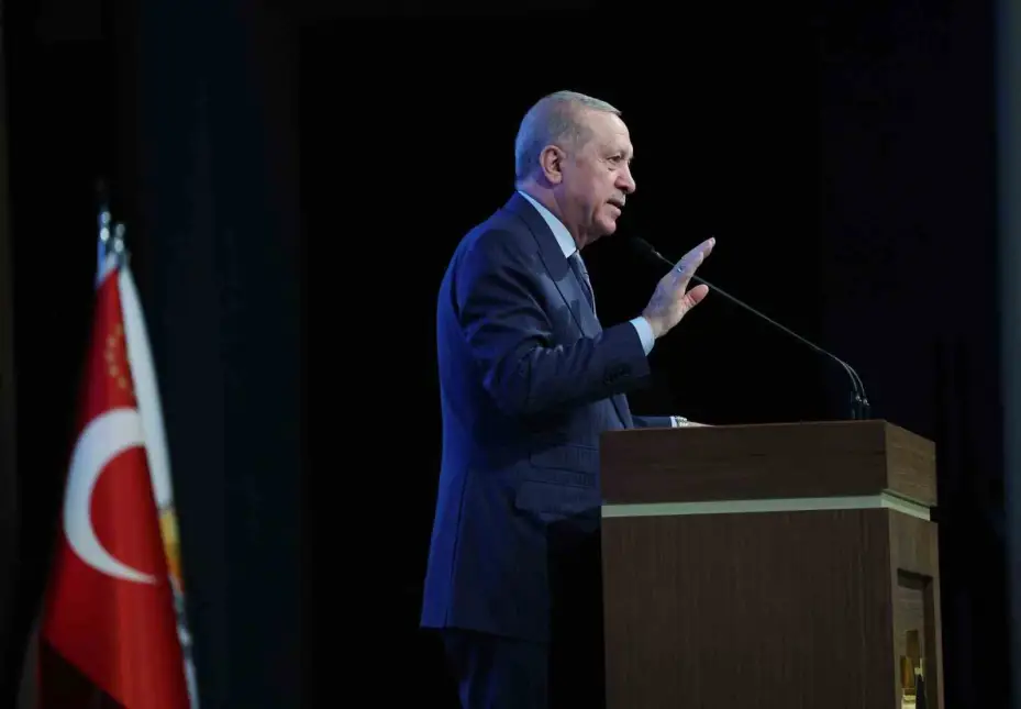 Cumhurbaşkanı Erdoğan: "CHP sadece belediye soyguncularının değil daha vahimi milletten kopuk marjinallerin, yüzü maskeli provokatörlerin, ağzı bozuk sokak eşkıyalarının da oyuncağı haline gelmiştir"