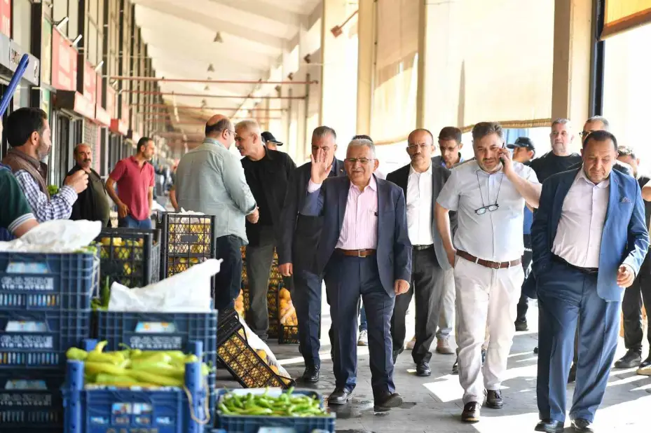 Başkan Büyükkılıç’tan Kayseri Hal Kompleksi’ne sabah ziyareti