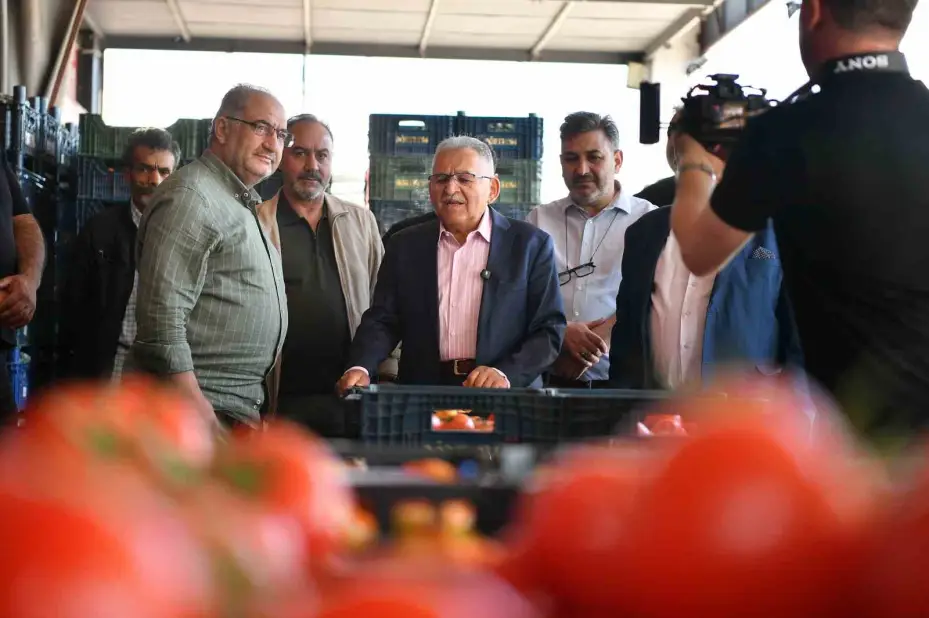 Başkan Büyükkılıç’tan Kayseri Hal Kompleksi’ne sabah ziyareti