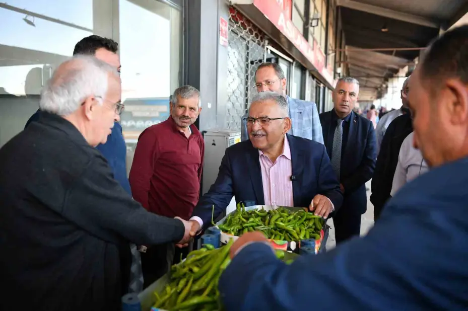 Başkan Büyükkılıç’tan Kayseri Hal Kompleksi’ne sabah ziyareti