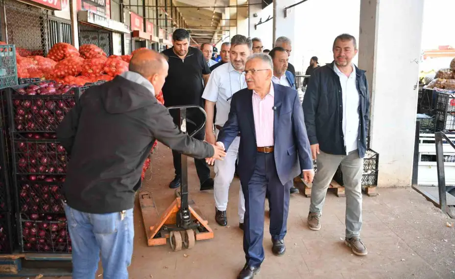 Başkan Büyükkılıç’tan Kayseri Hal Kompleksi’ne sabah ziyareti