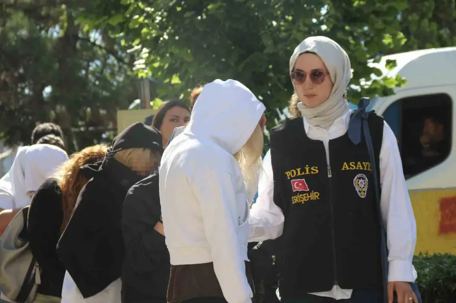 Eskişehir’de aylarca süren takibin ardından düzenlenen fuhuş operasyonunda 19 şüpheli yakalandı