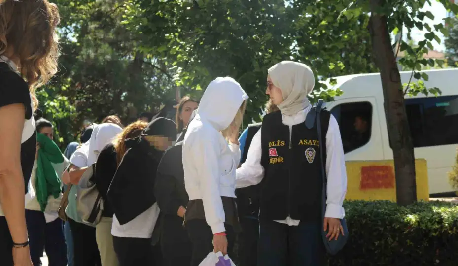 Eskişehir’de aylarca süren takibin ardından düzenlenen fuhuş operasyonunda 19 şüpheli yakalandı