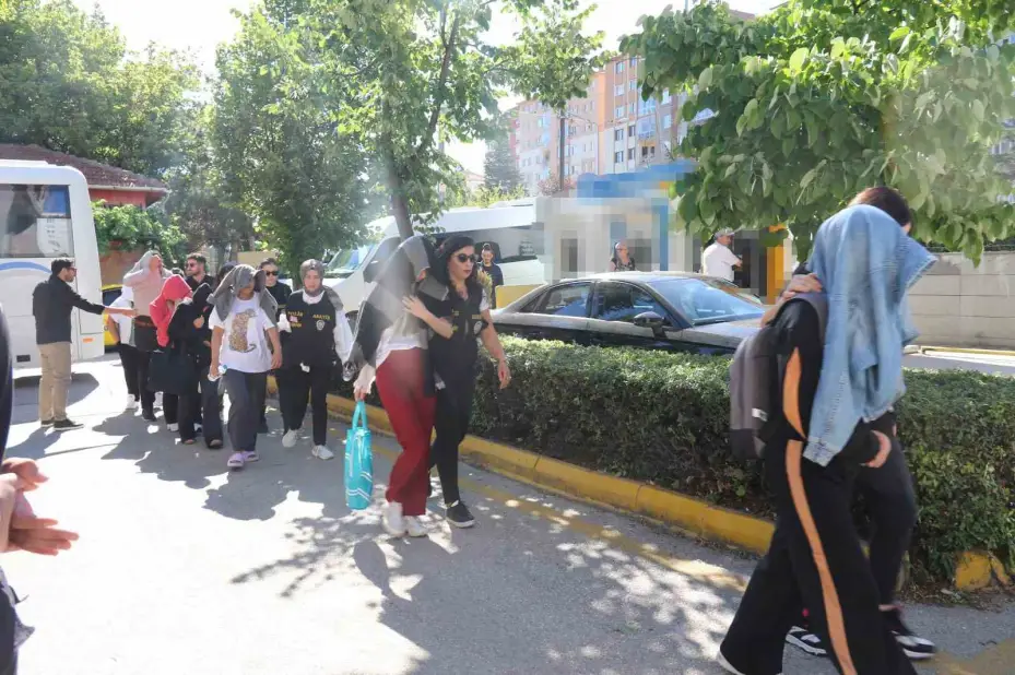 Eskişehir’de aylarca süren takibin ardından düzenlenen fuhuş operasyonunda 19 şüpheli yakalandı