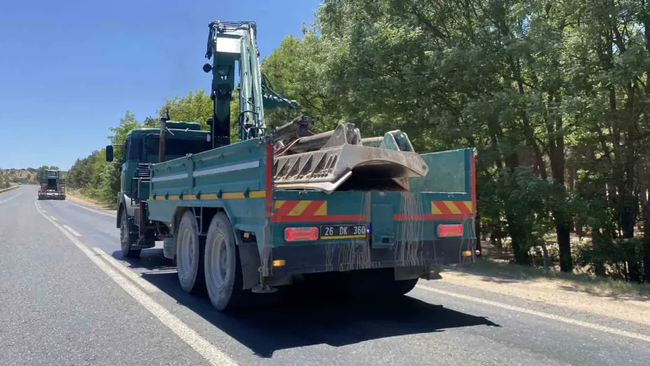 Seyitgazi’de orman yangınına ekiplerin müdahalesi başladı