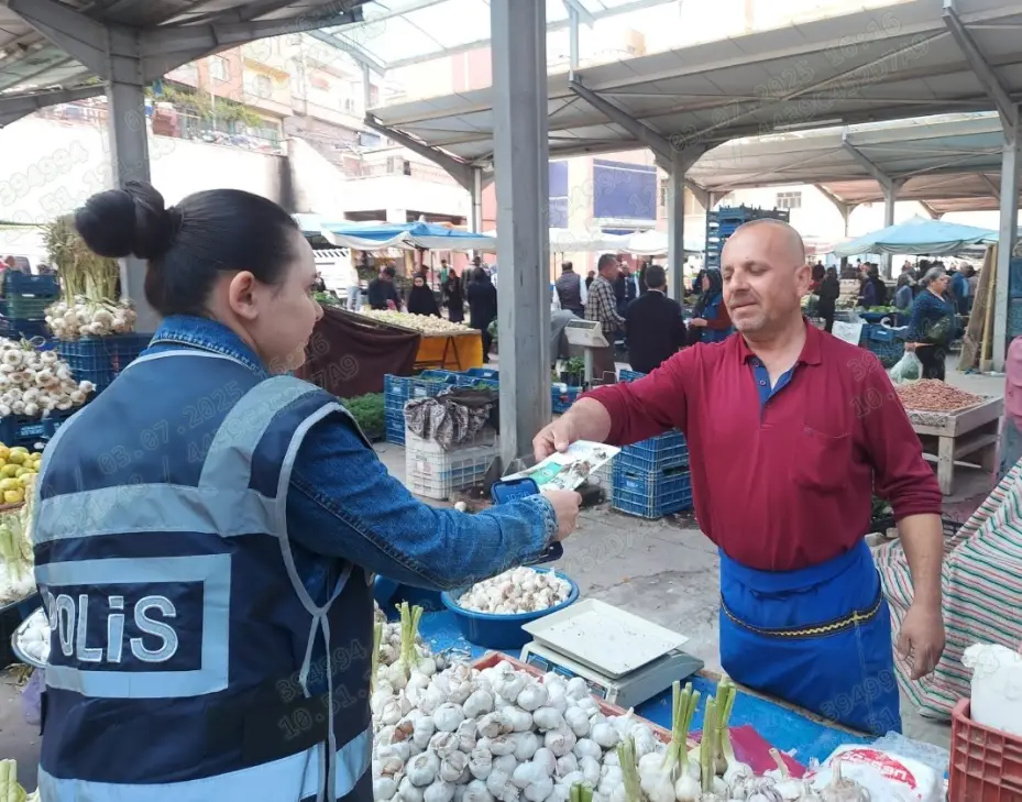 Niğde’de polis vatandaşları dolandırıcılık ve hırsızlık konularında bilgilendirdi