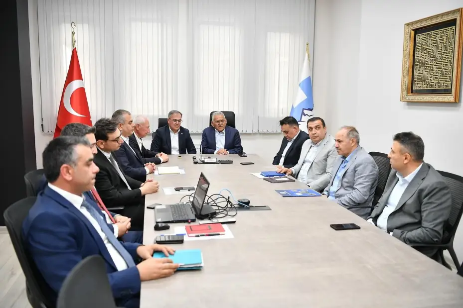Başkan Büyükkılıç, ilçe belediyeleri yatırım toplantılarına Hacılar ile devam etti