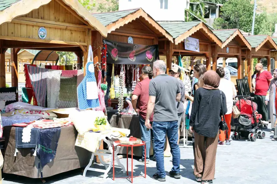 Talas’ta bu Pazar ‘Maharetli Eller’