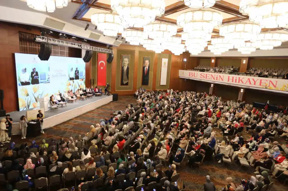 AK Parti Kadın Kolları’nın düzenlediği ‘Kadın Kolları Liderlik Akademisi’ sona erdi