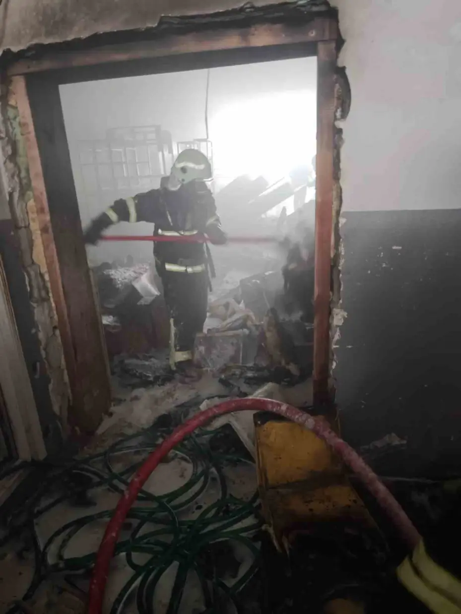 Keresteciler Sitesi’ndeki yangında itfaiye ekiplerinin zamanla yarışı kameralara yansıdı