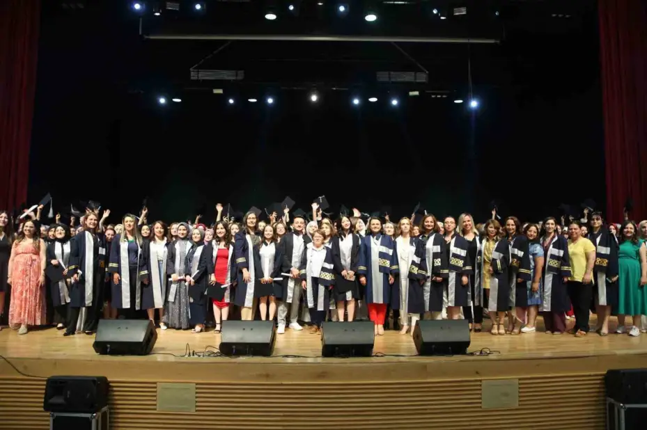 ERÜ Sağlık Bilimleri Fakültesi’nden 295 öğrenci mezun oldu