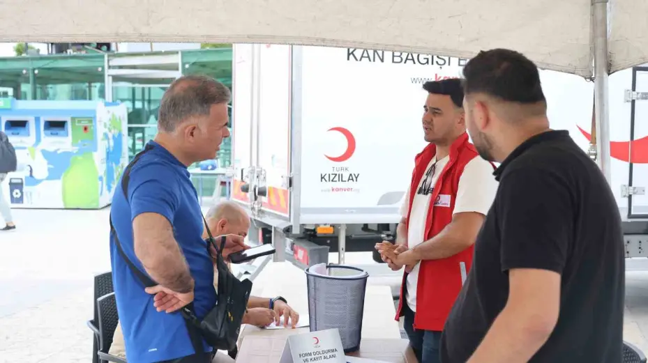 Kızılay’dan Cacabey Meydanı’nda kan bağışı kampanyası