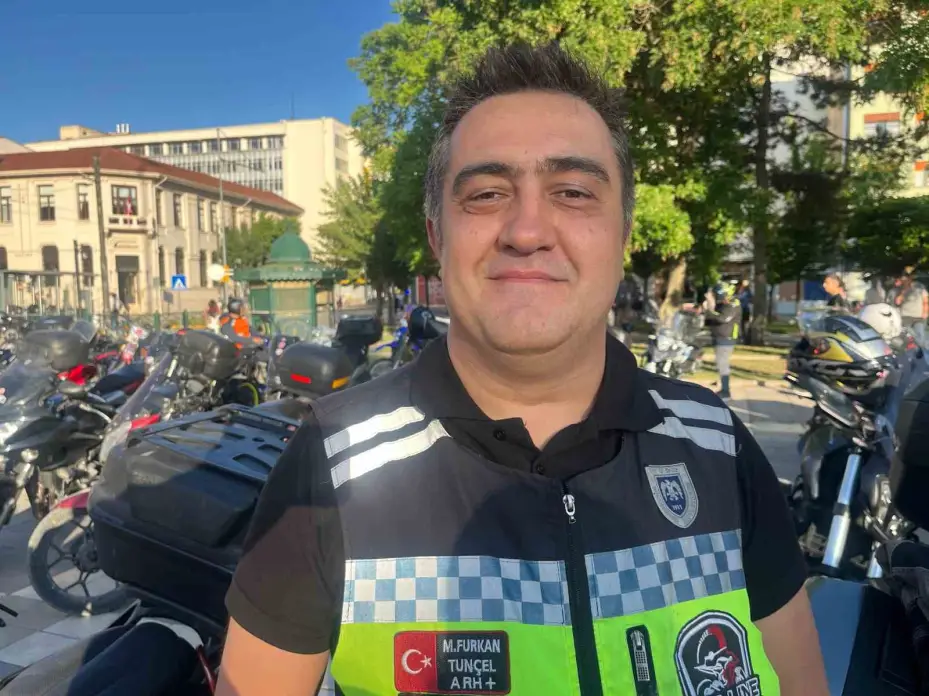 Motosiklet sürücüleri kuralları ve yöntemleri uzmanından dinledi