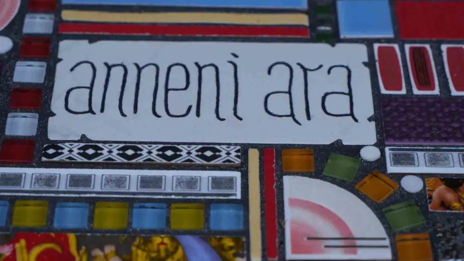 Başkent sokaklarındaki çatlaklar mozaikle renklendirildi