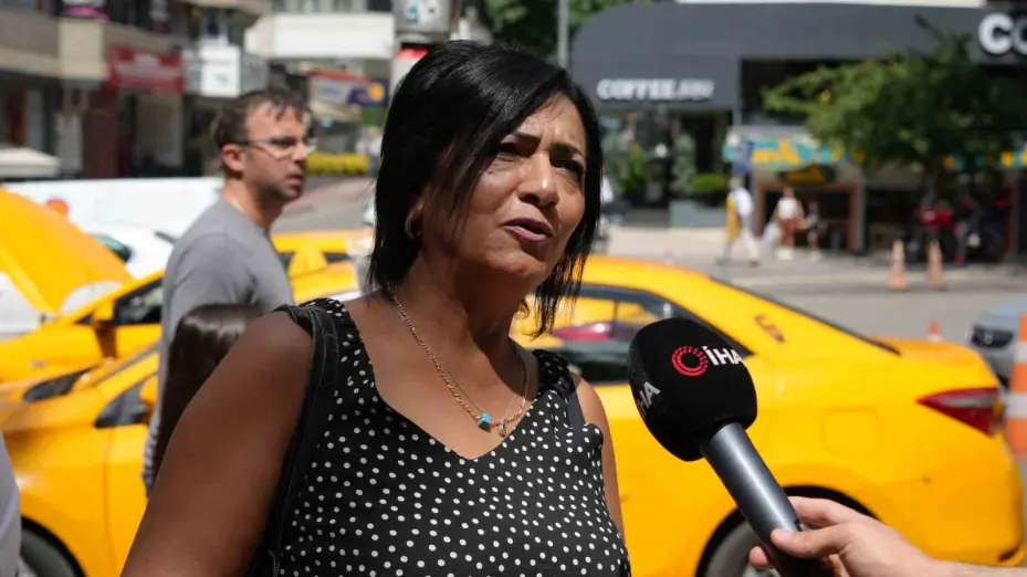 Başkent sokaklarındaki çatlaklar mozaikle renklendirildi