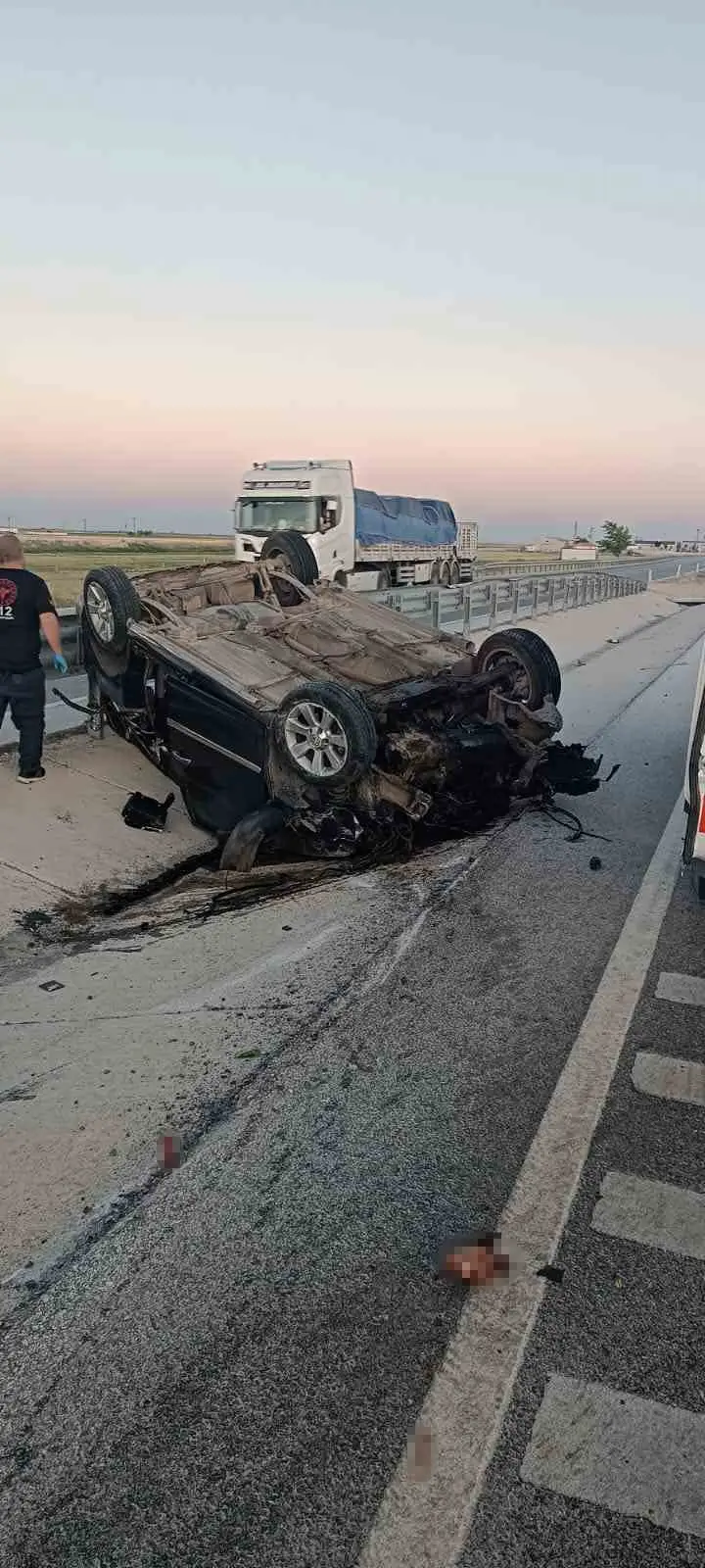 Konya’da kontrolden çıkan kamyonet devrildi: 1 ölü, 2 yaralı