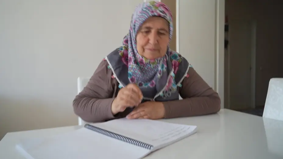 64 yaşında azmiyle okuma yazma öğrendi: "Okumak Özgürlüktür"