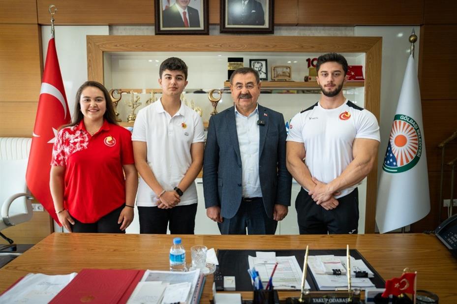 Gölbaşı Belediye Başkanı Odabaşı, ilçeyi temsil eden genç sporcuları ağırladı