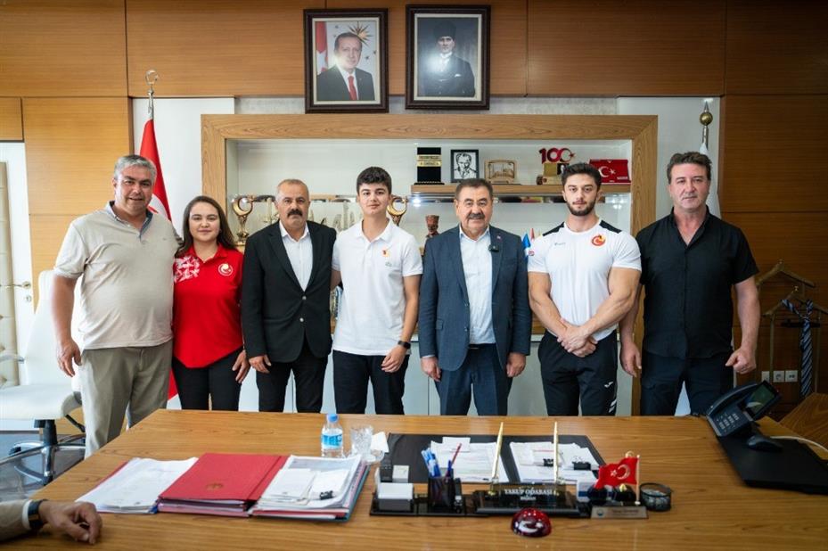Gölbaşı Belediye Başkanı Odabaşı, ilçeyi temsil eden genç sporcuları ağırladı