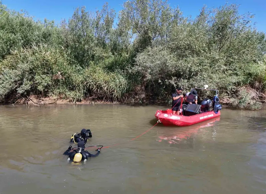 İddia uğruna atladığı Kızılırmak’ta kayıp genci arama çalışmaları sürüyor: Kurbağa adamlar suyun dibini tarıyor