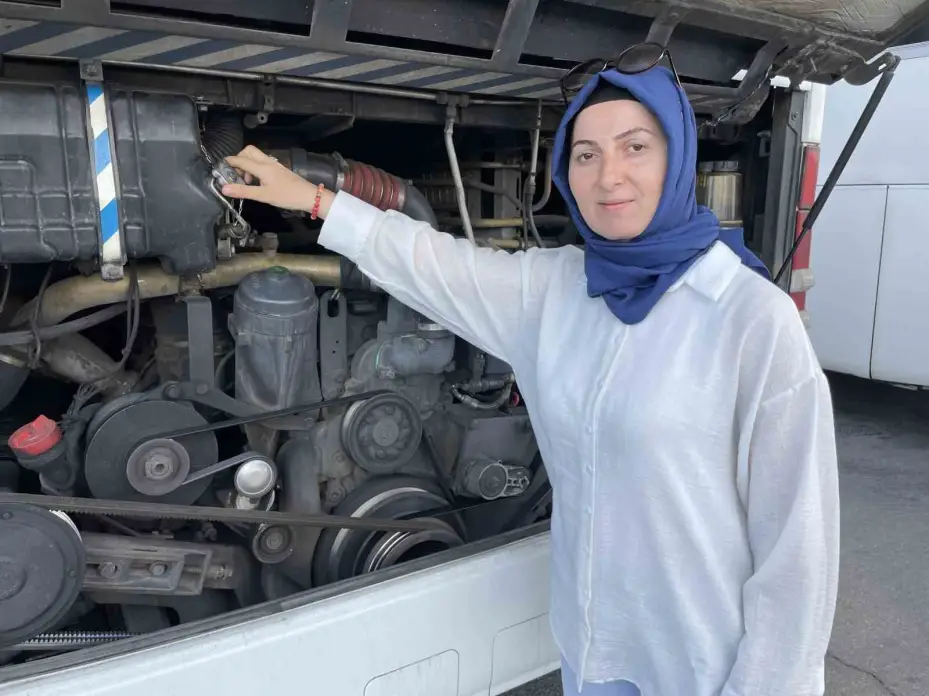 Hayalini gerçekleştirdi, kocası ile aynı otobüste şoförlük yapıyor